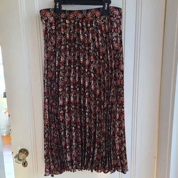 Max Studio Women's skirt - Picture 6 of 14